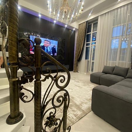 Arman Deluxe Apartamento Karagandy Exterior foto