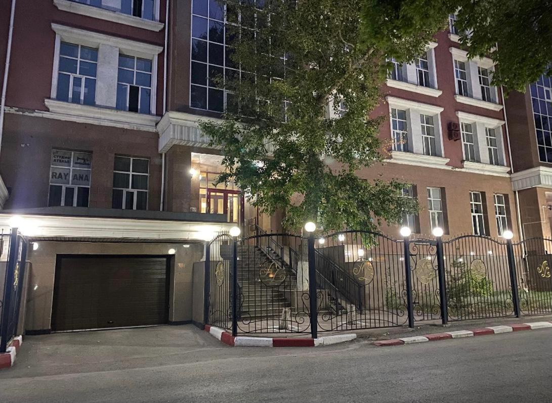 Arman Deluxe Apartamento Karagandy Exterior foto